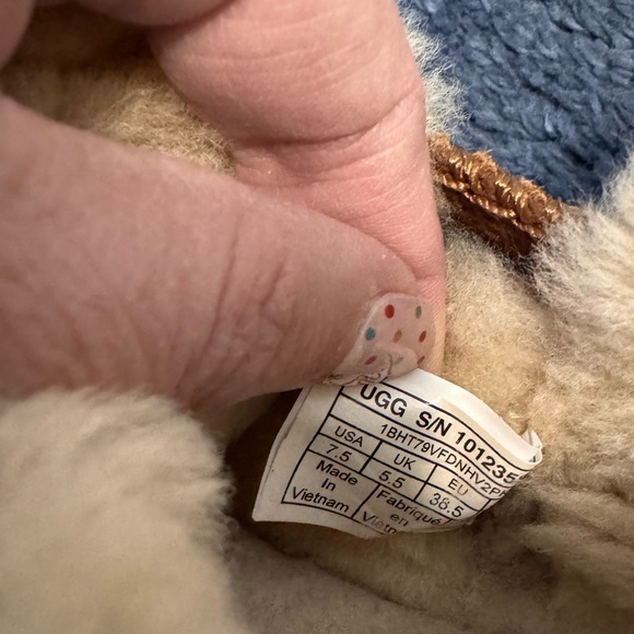 UGG McKay boots - Picture 7 of 8